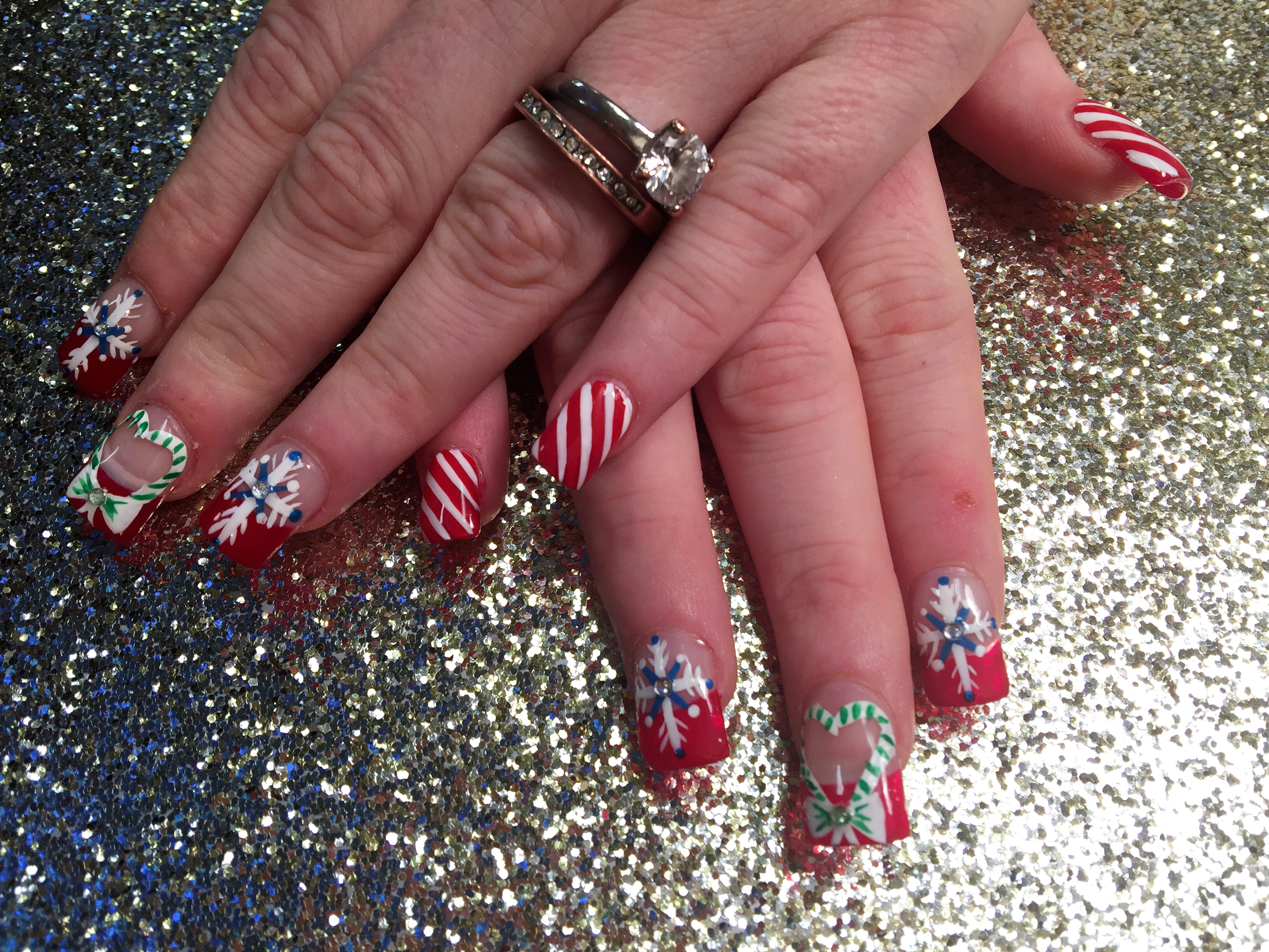 Christmas Spirit, nail art designs by Top Nails, Clarksville TN. Top